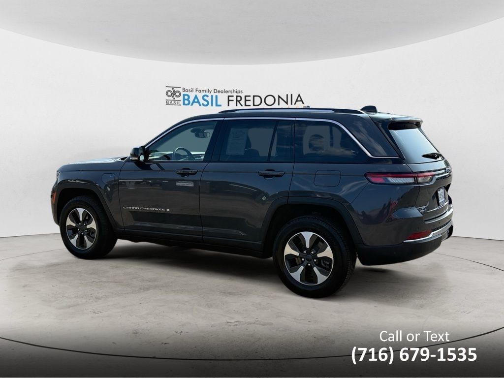 2023 Jeep Cherokee 4xe photo 3