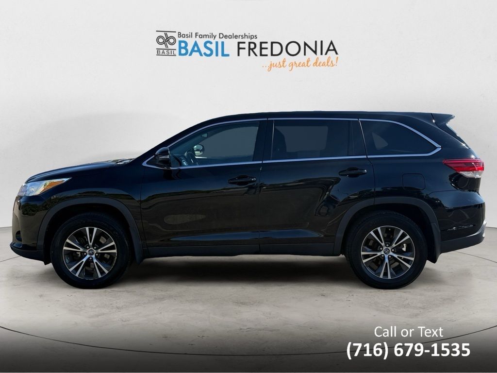 2019 Toyota Highlander LE photo 2
