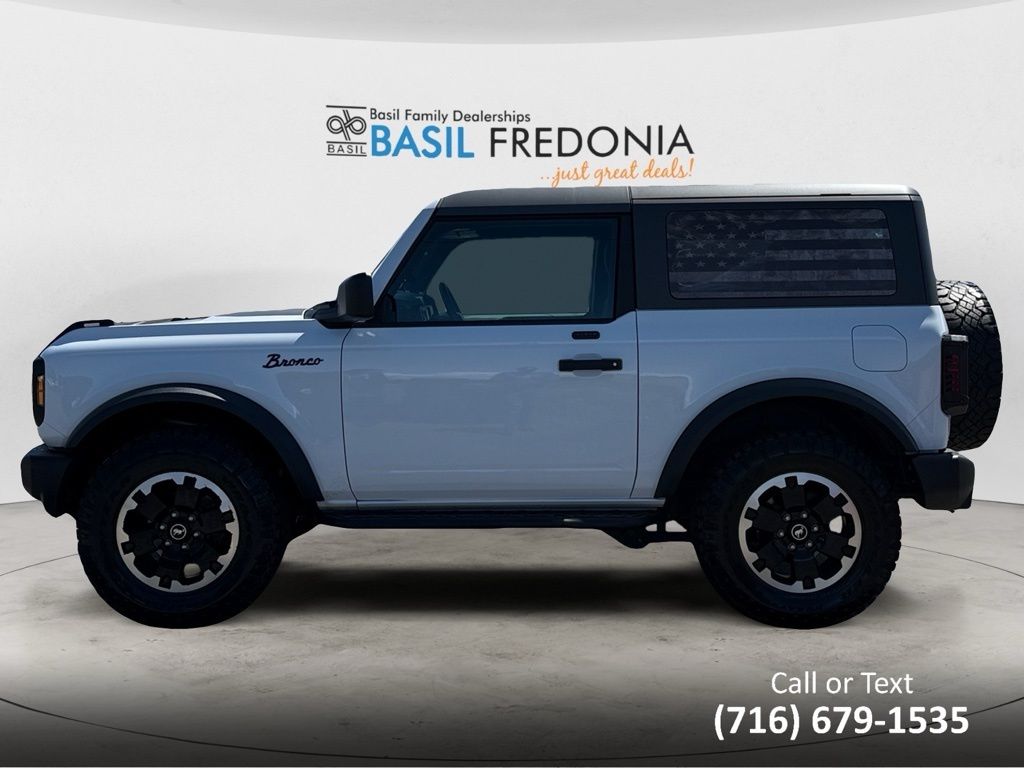 2021 Ford Bronco Base photo 2