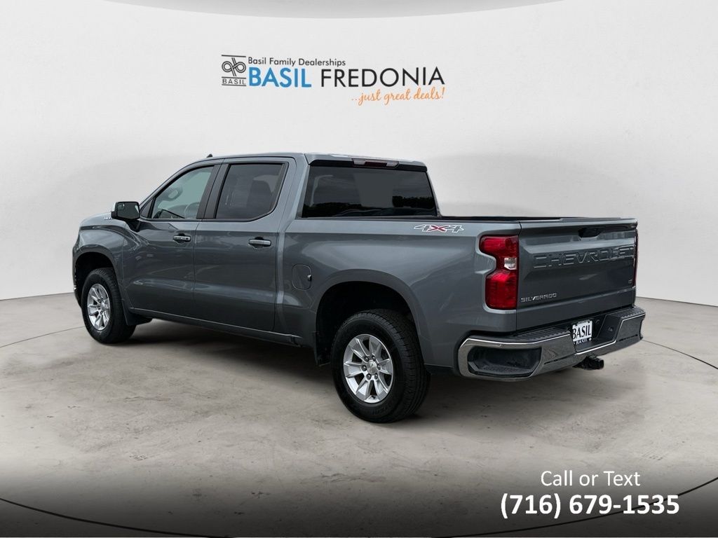 2021 Chevrolet Silverado 1500 LT photo 3