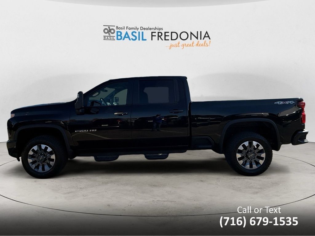 2022 Chevrolet Silverado 2500HD Custom photo 2