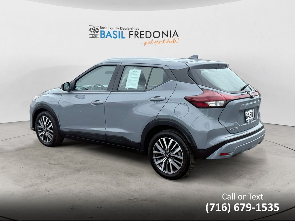 2022 Nissan Kicks SV photo 3