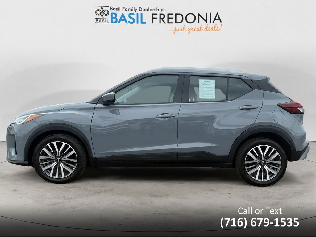 2022 Nissan Kicks SV photo 2