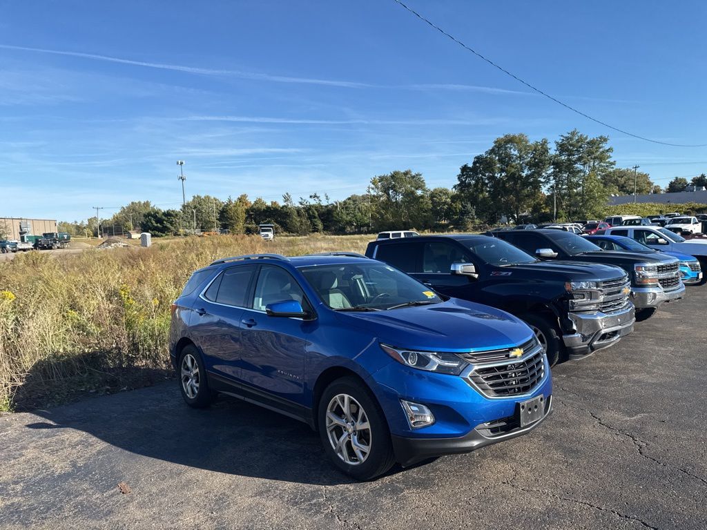2019 Chevrolet Equinox LT photo 2