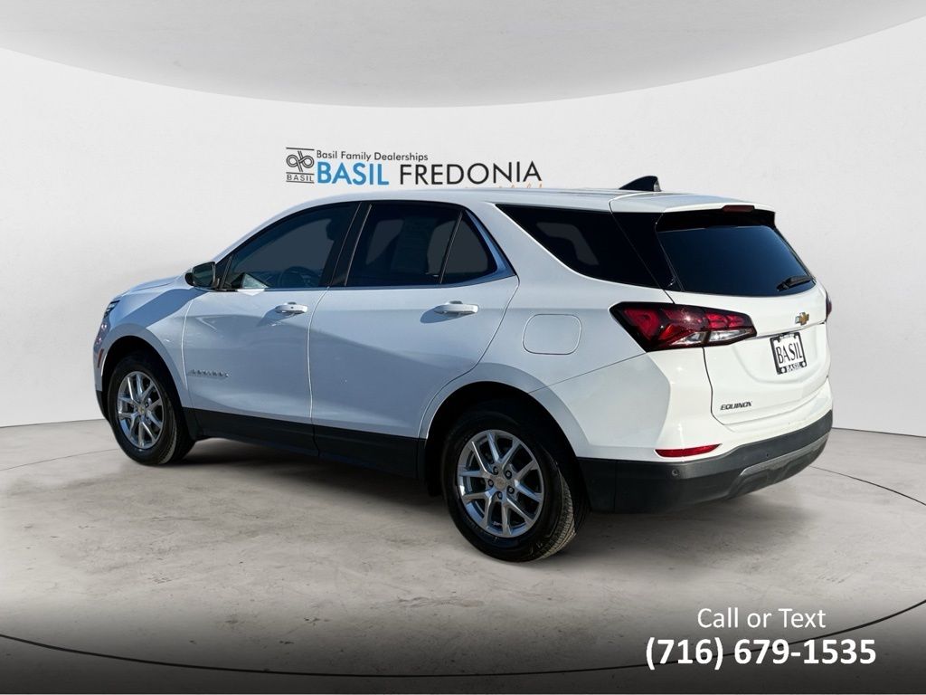 2024 Chevrolet Equinox LT photo 2