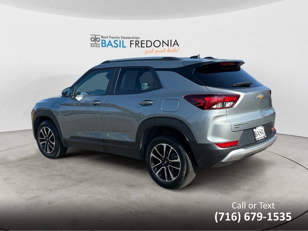 2025 Chevrolet Trailblazer LT photo 2