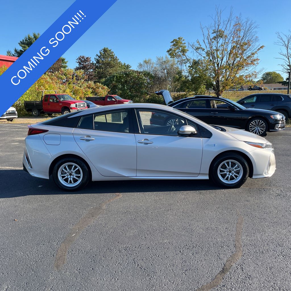 2020 Toyota Prius Prime LE photo 2