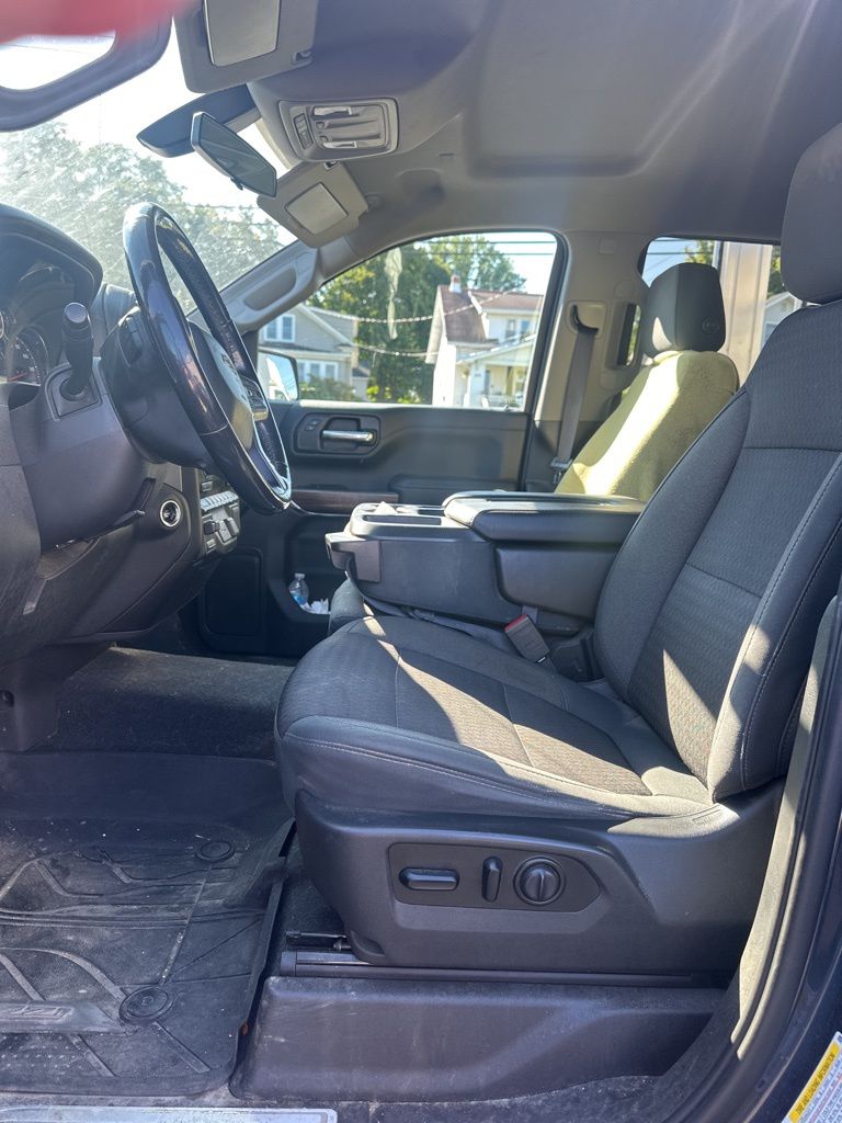 2020 Chevrolet Silverado 1500 RST photo 2