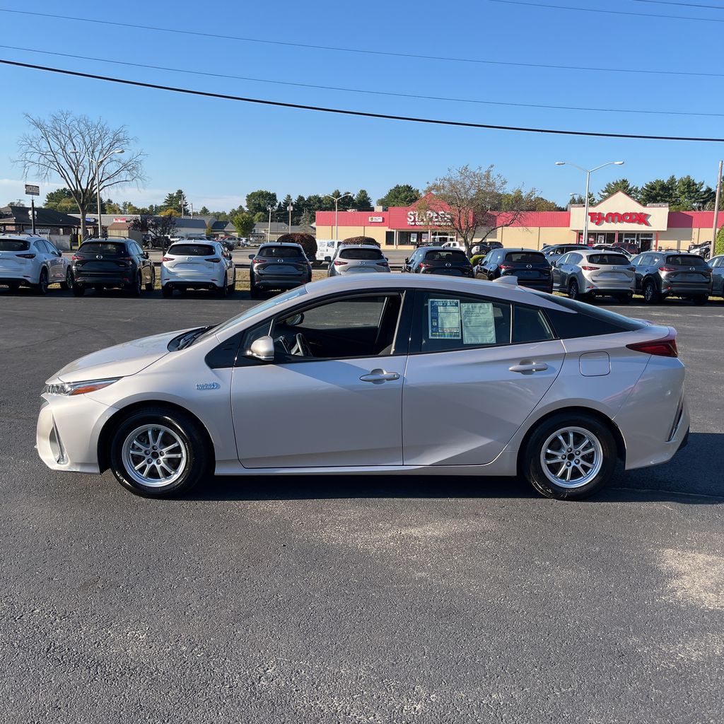 2020 Toyota Prius Prime LE photo 3