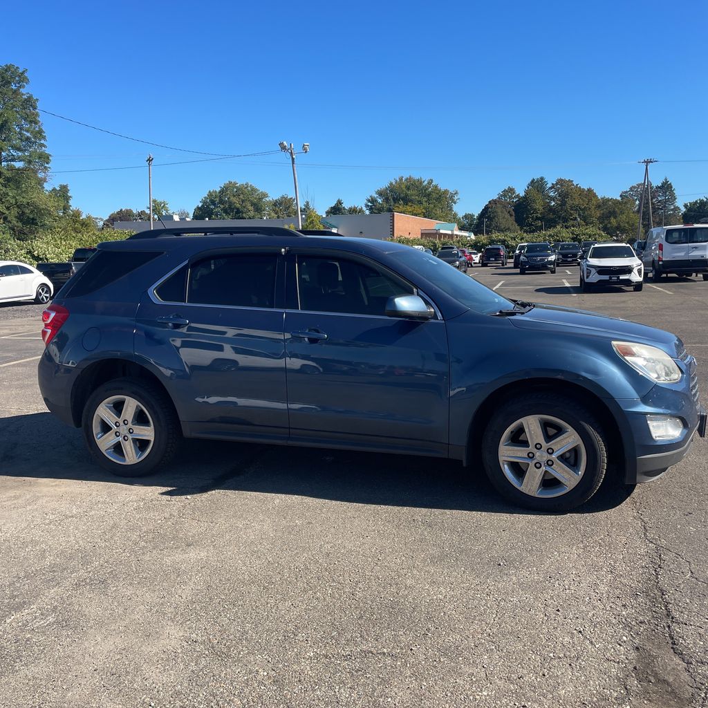 2016 Chevrolet Equinox LT photo 2