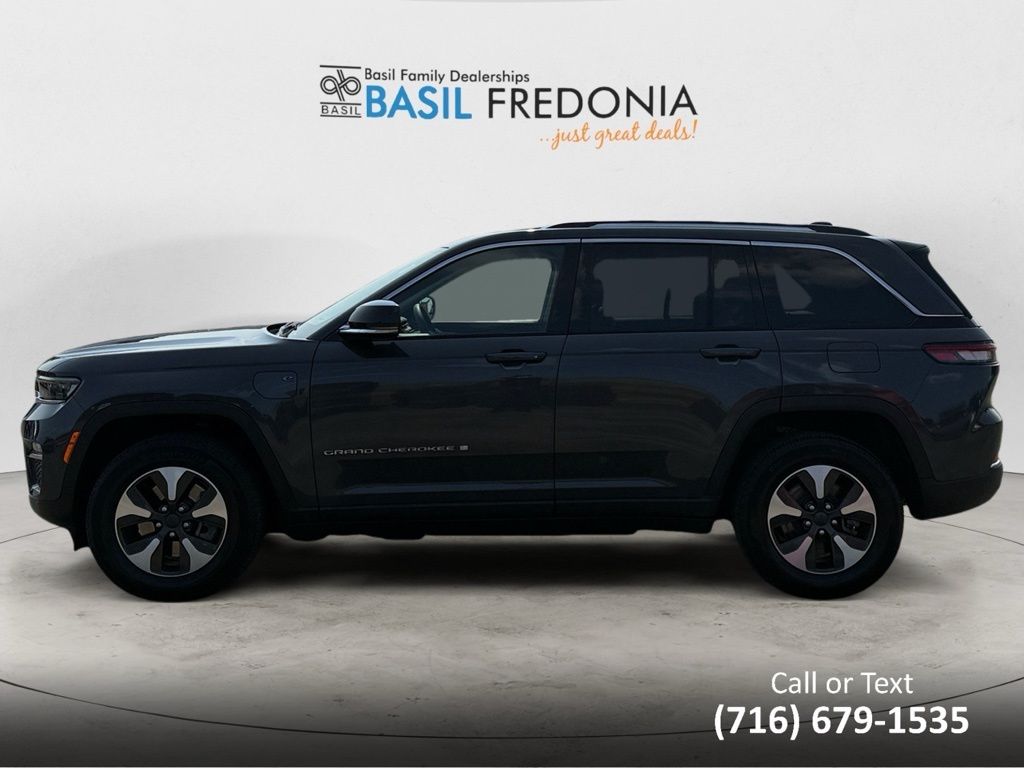 2023 Jeep Cherokee 4xe photo 2