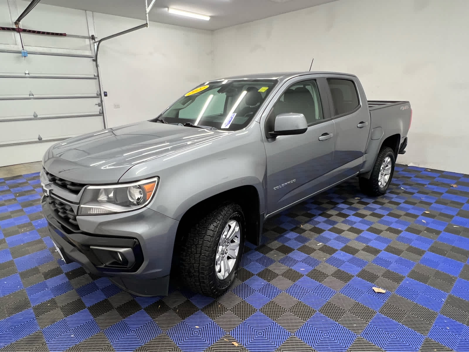 2021 Chevrolet Colorado LT photo 3