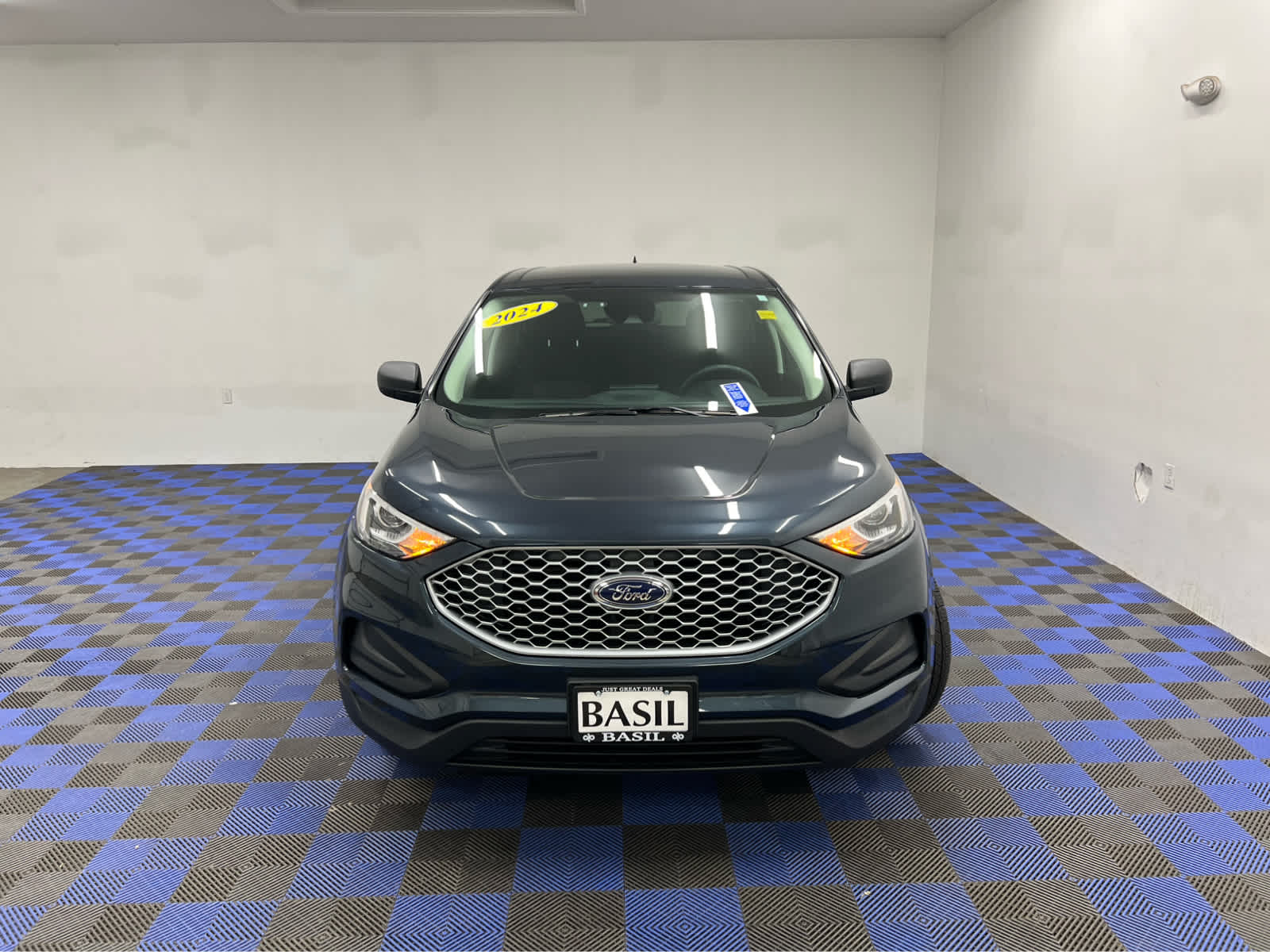2024 Ford Edge SE photo 2
