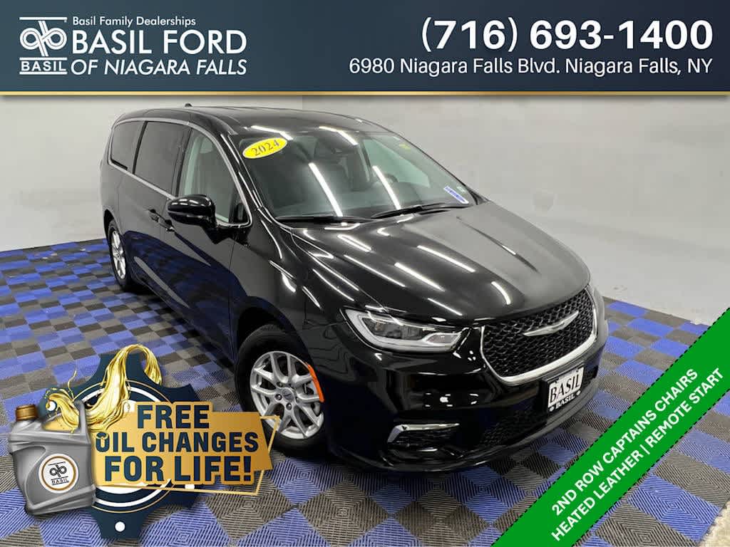 2024 Chrysler Pacifica Touring L's photo