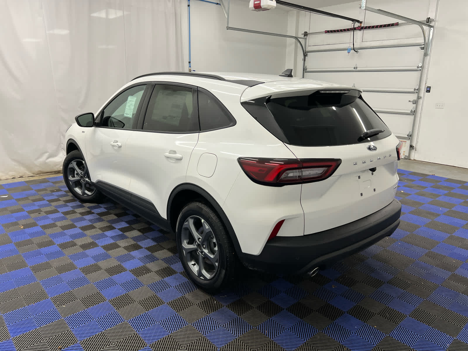 2025 Ford Escape ST-Line photo 4