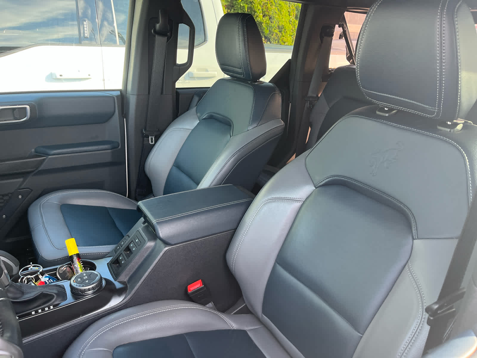 2024 Ford Bronco Outer Banks photo 2