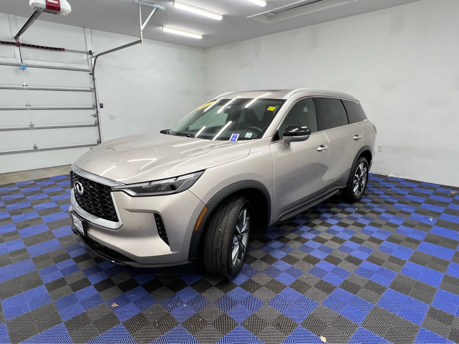 2023 Infiniti QX60 Luxe photo 2