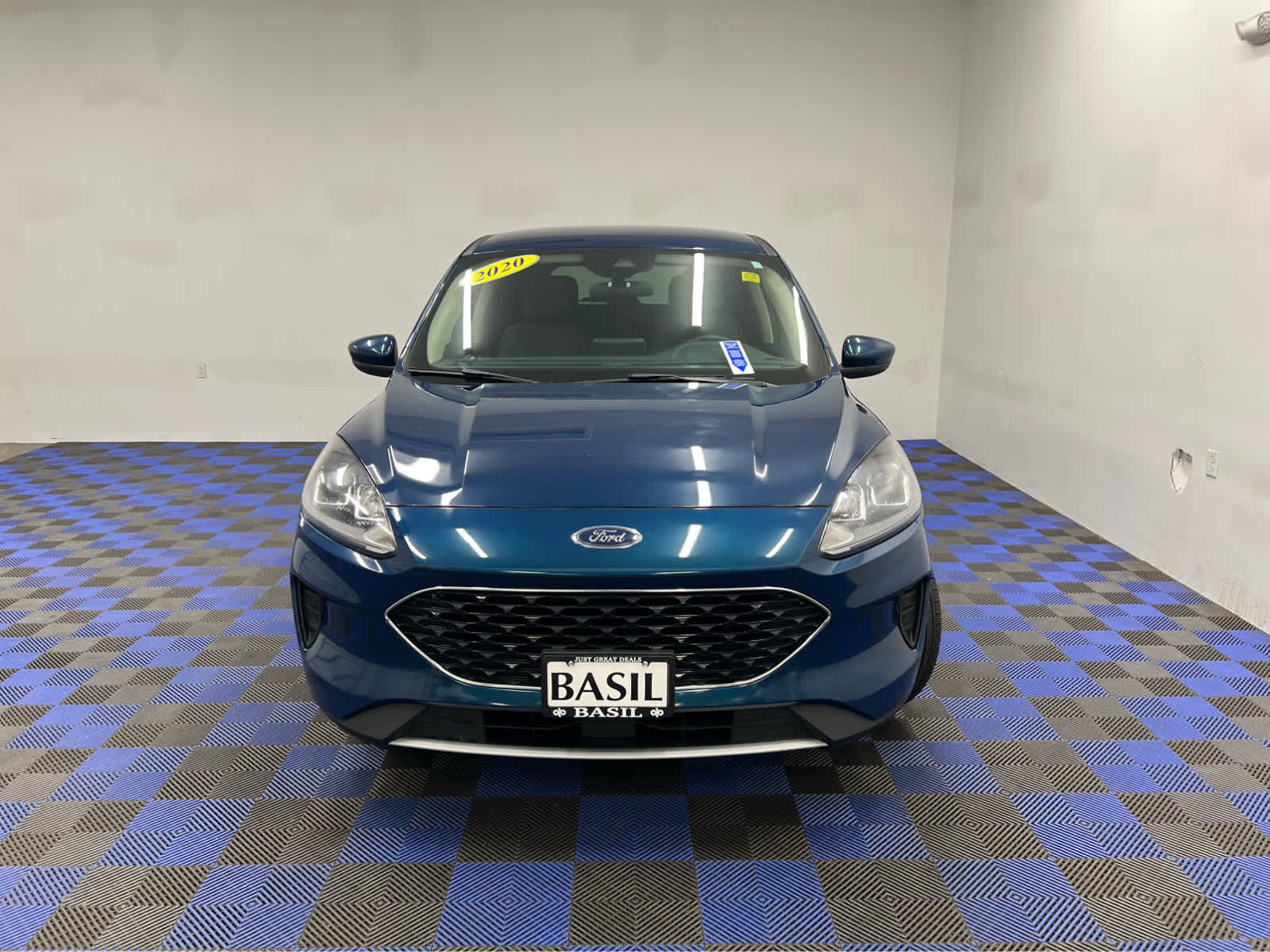 2020 Ford Escape SE photo 2
