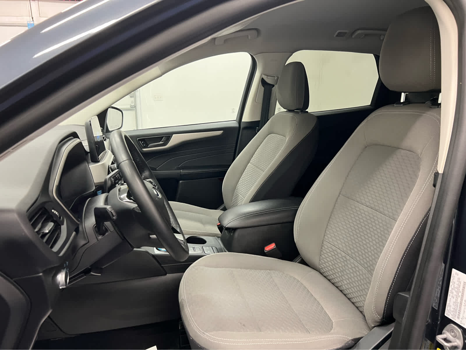 Used 2022 Ford Escape SE with VIN 1FMCU9G64NUB56134 for sale in Niagara Falls, NY