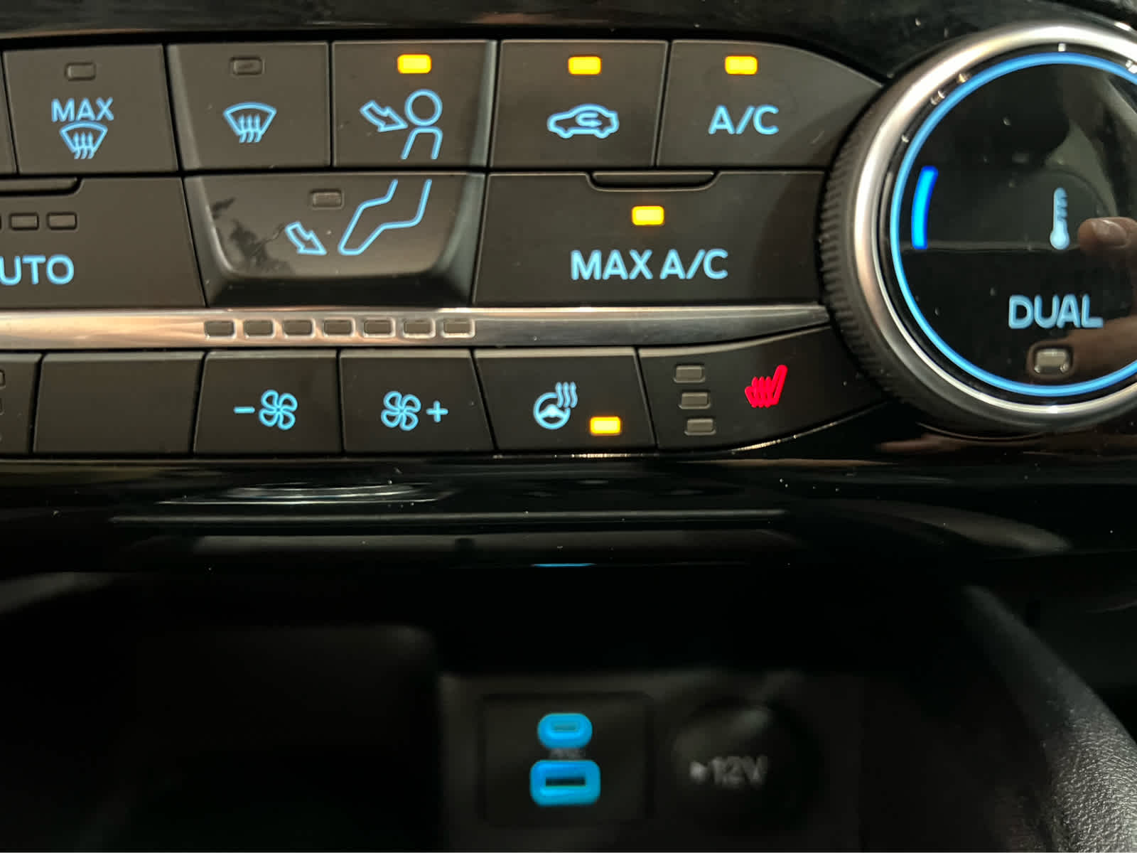 2022 Ford Escape SEL photo 3