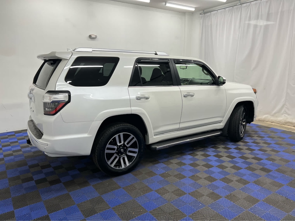 2016 Toyota 4Runner Limited photo 4