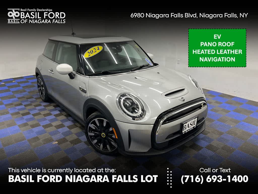 2024 MINI Hardtop 2 Door SE's photo