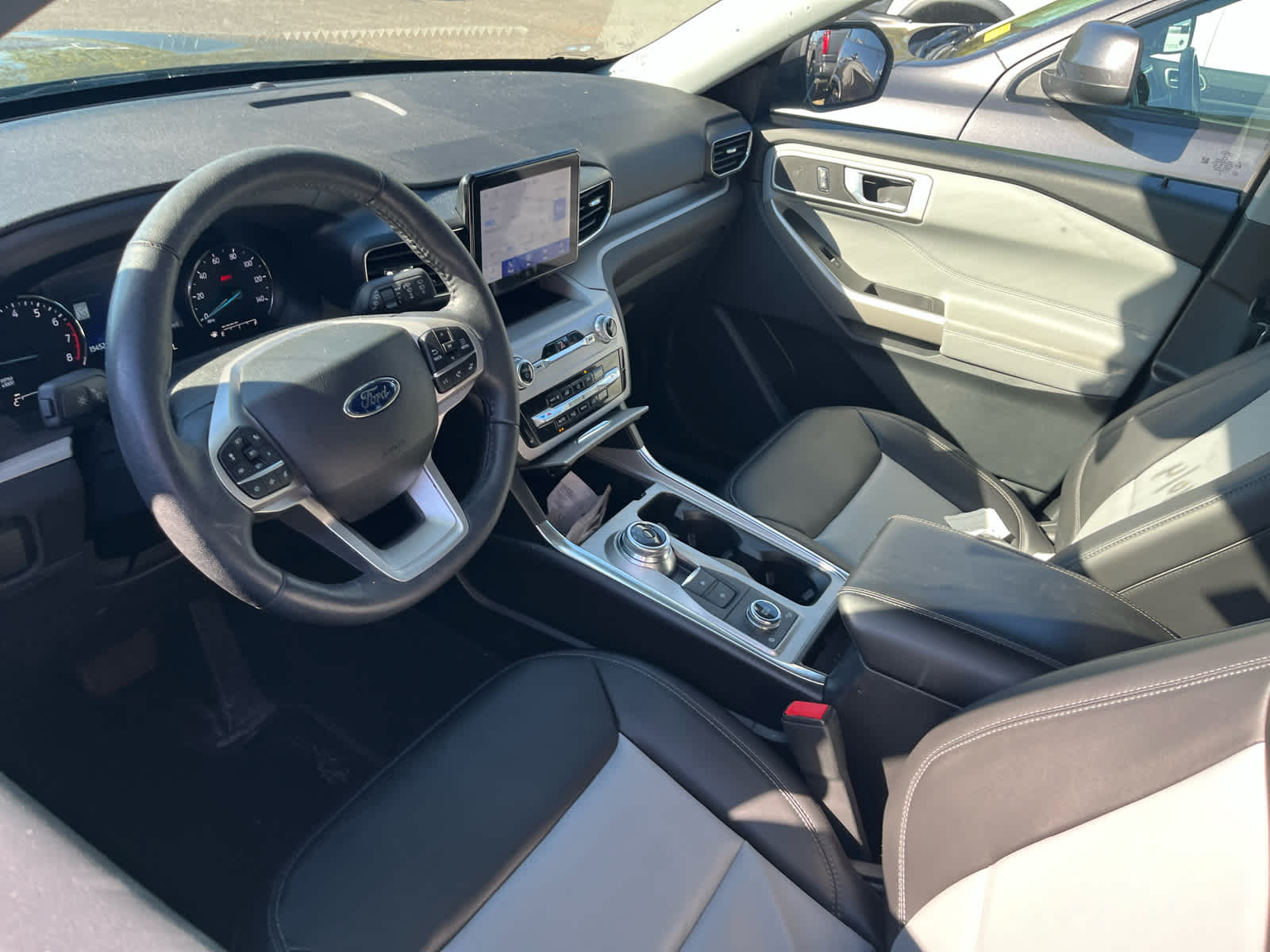 2023 Ford Explorer XLT photo 3