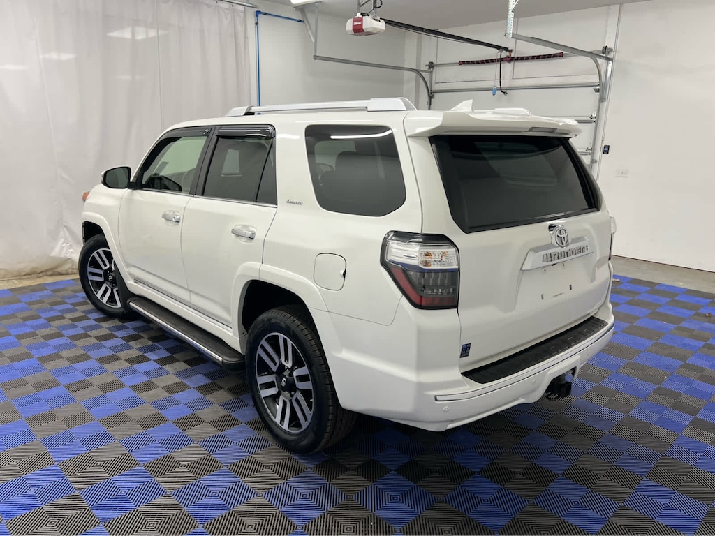2016 Toyota 4Runner Limited photo 2