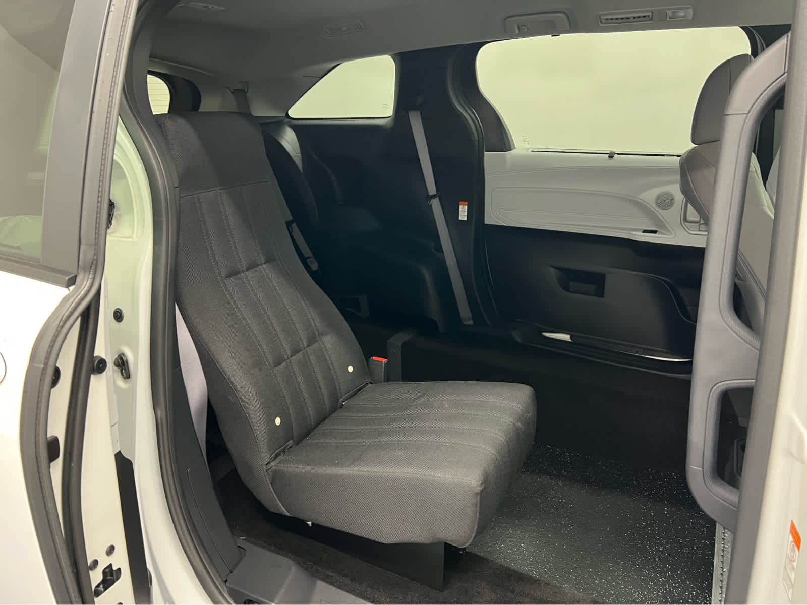 2025 Toyota Sienna LE - Photo 5