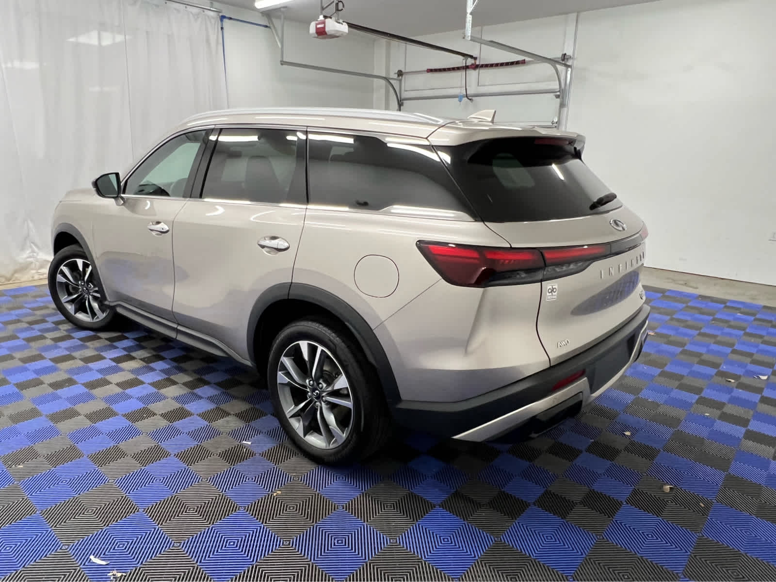 2023 Infiniti QX60 Luxe photo 3