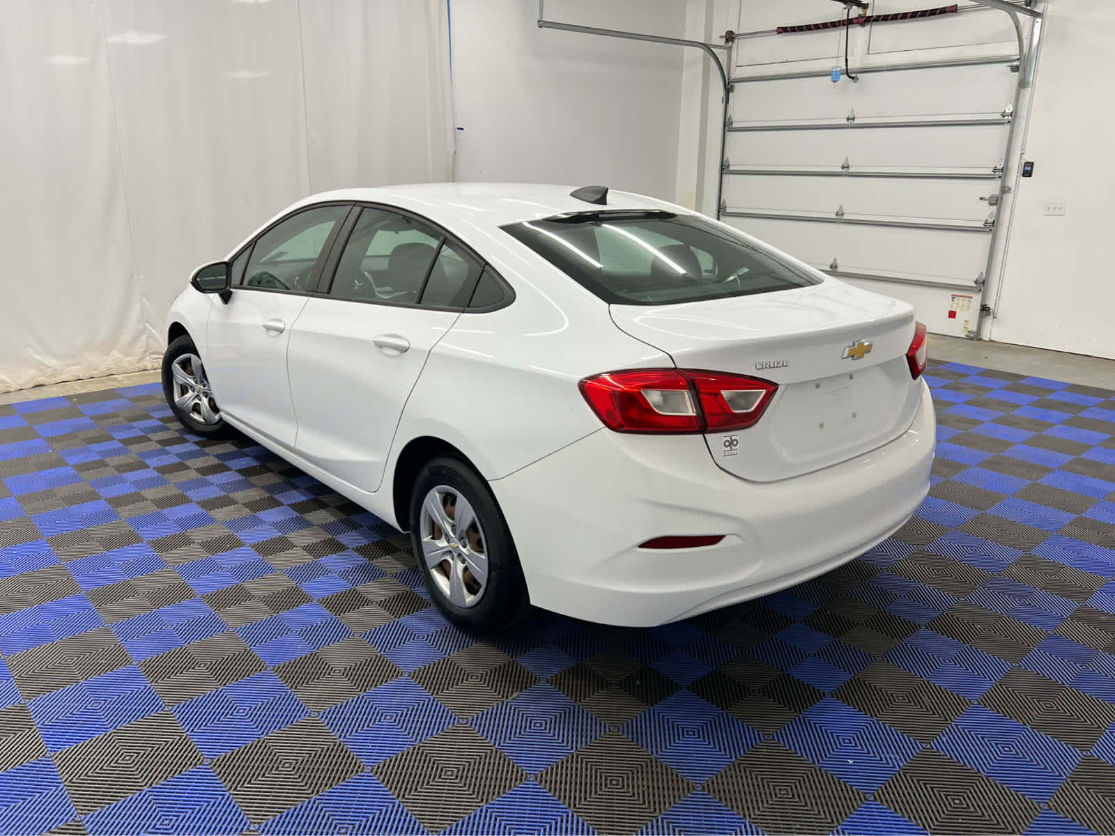2018 Chevrolet Cruze LS photo 4