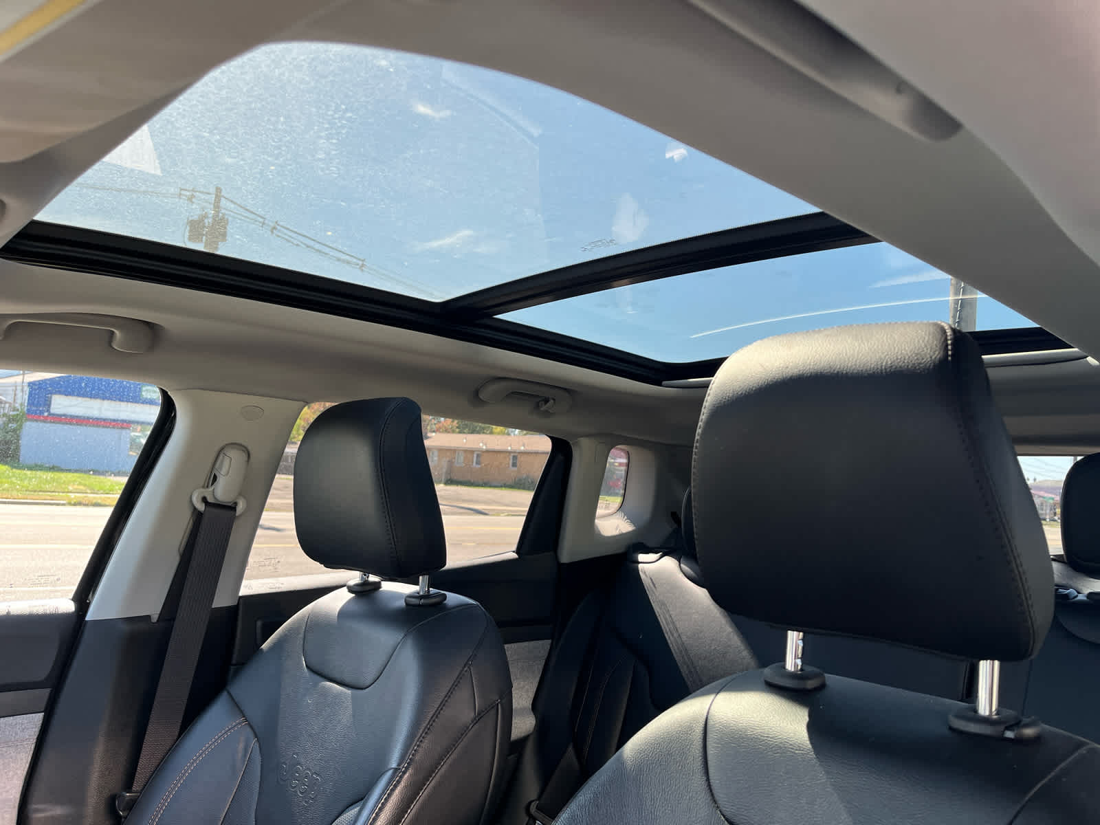 2022 Jeep Compass Latitude Lux photo 3