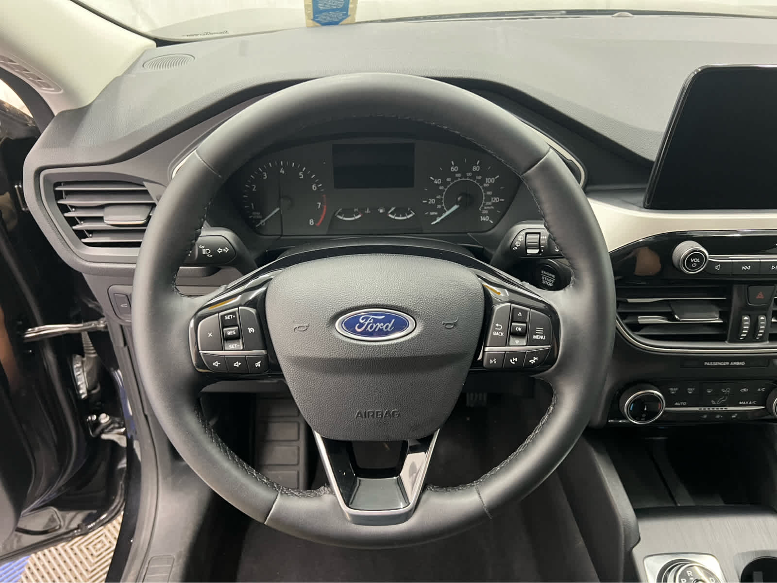 2022 Ford Escape SE photo 3