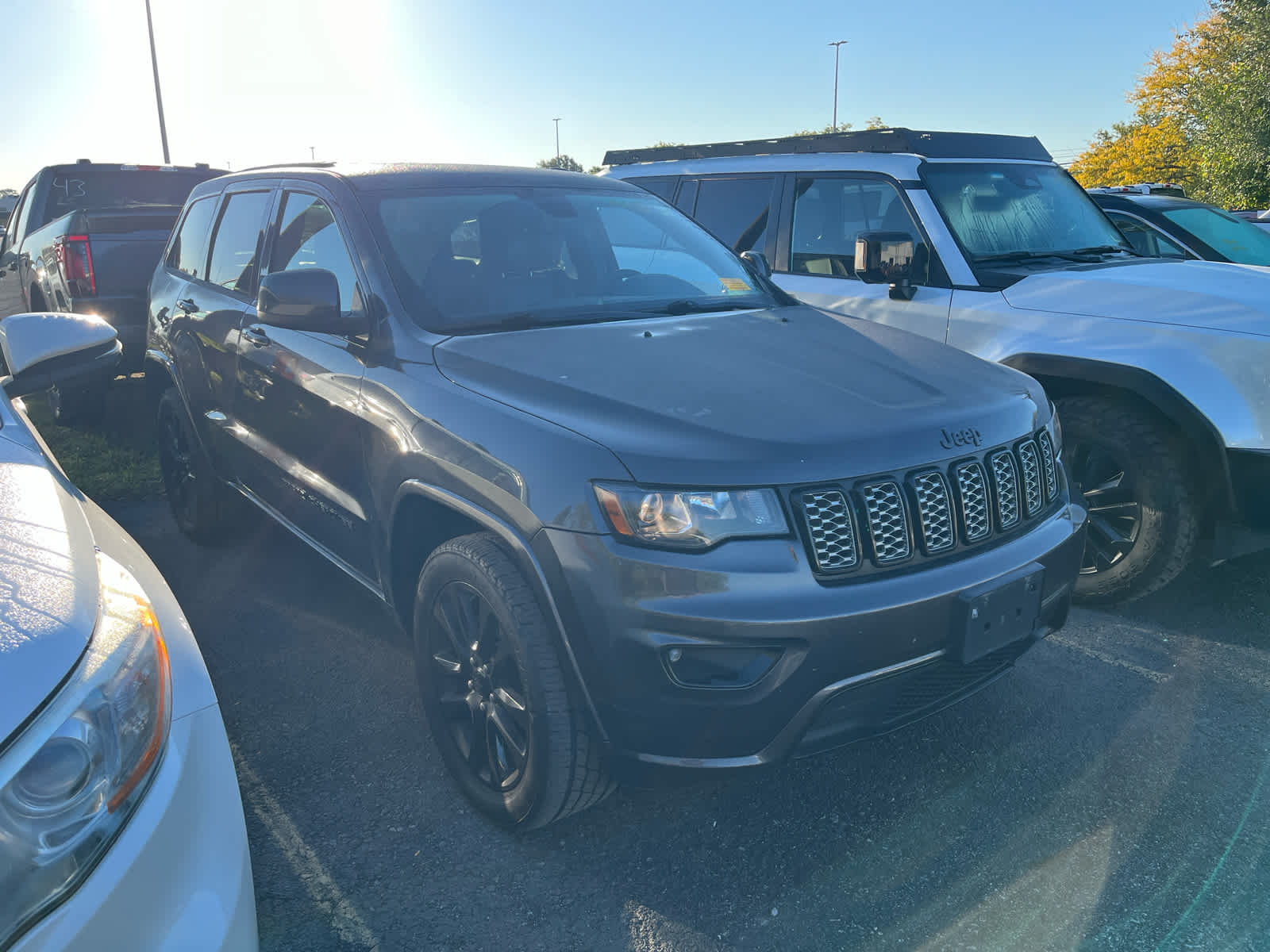 2017 Jeep Grand Cherokee Altitude photo 2