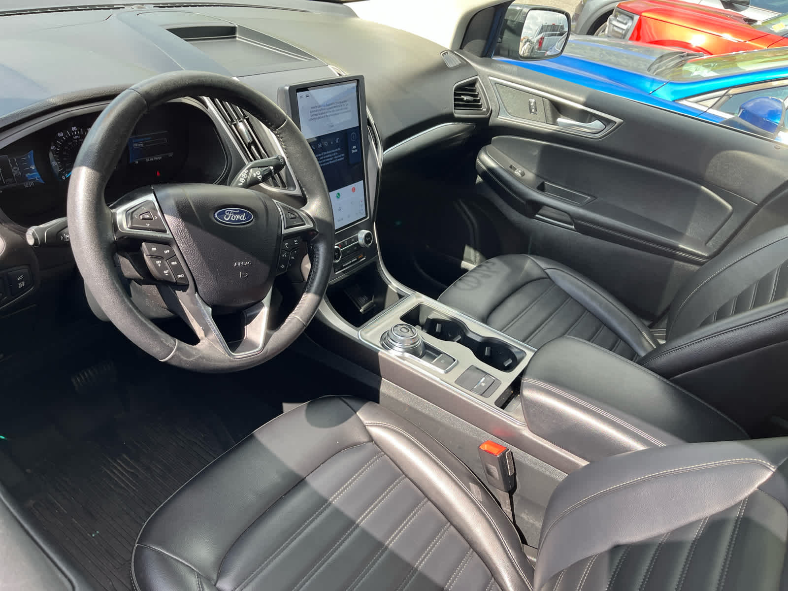2022 Ford Edge SEL photo 3