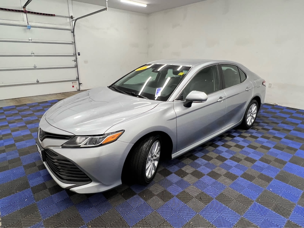 2018 Toyota Camry LE photo 3