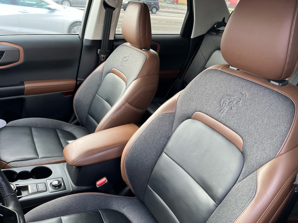 2022 Ford Bronco Sport Outer Banks photo 2