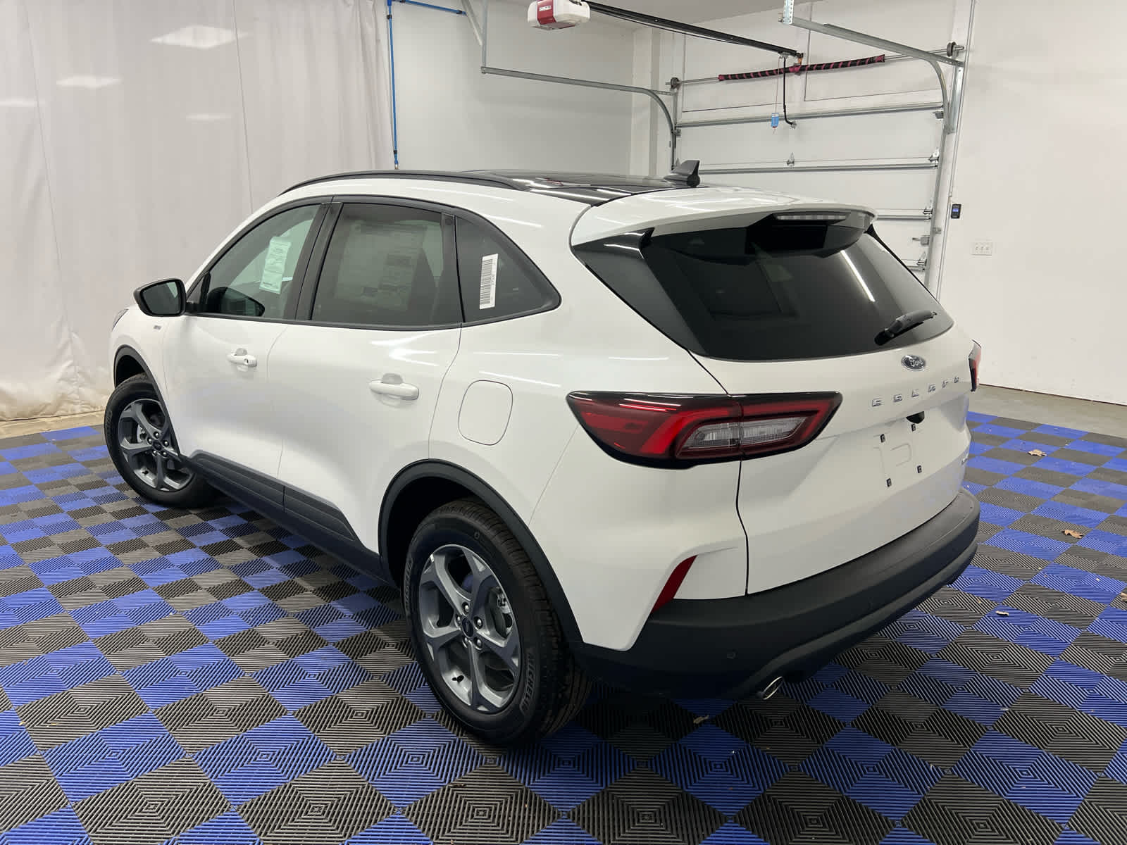 2025 Ford Escape ST-Line photo 4