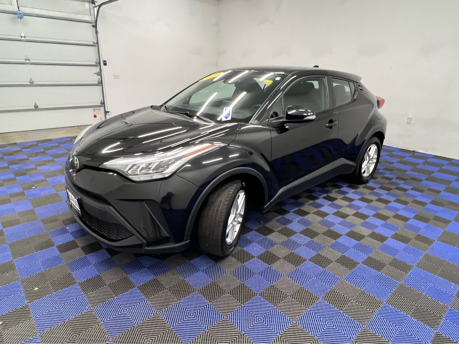 2021 Toyota C-HR LE photo 3