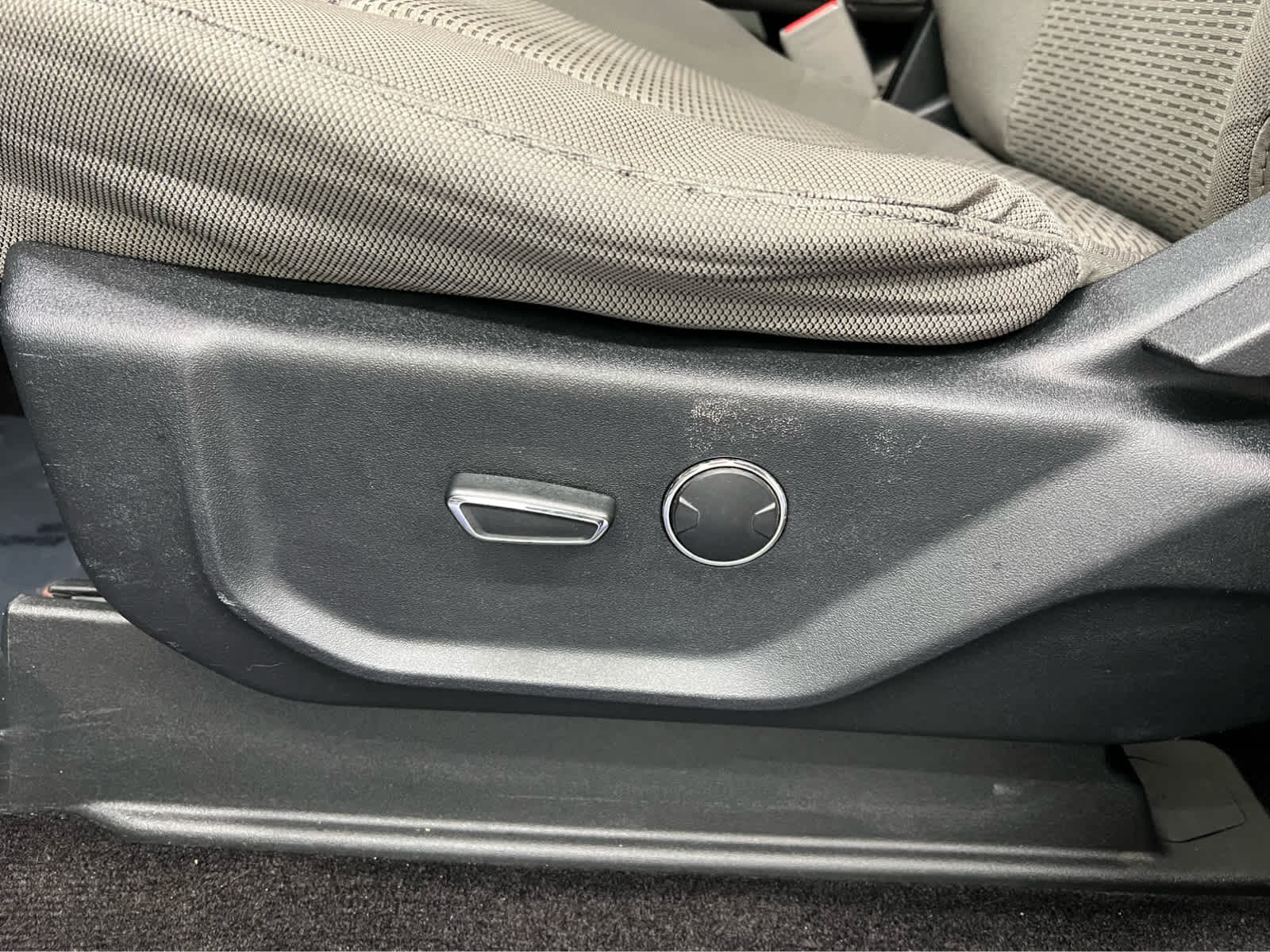 2016 Ford F-150 XLT photo 2