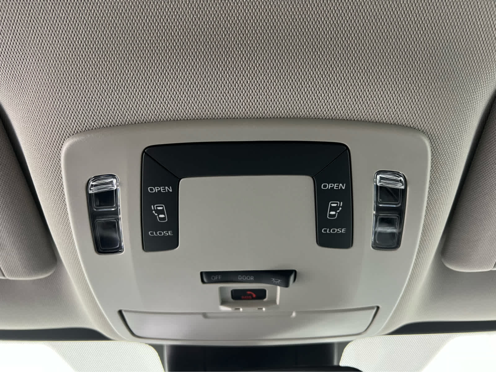 2025 Toyota Sienna LE - Photo 25