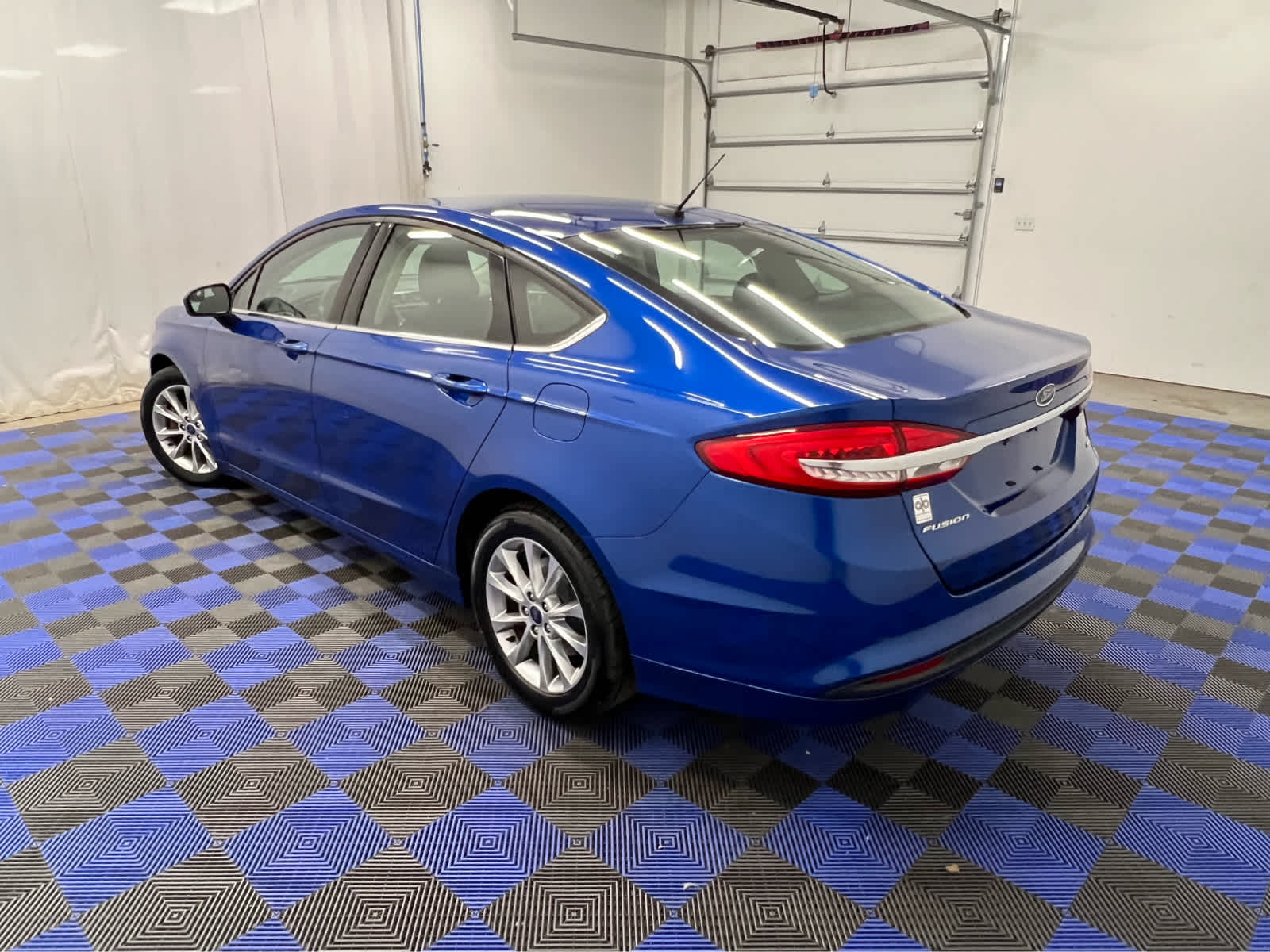2017 Ford Fusion SE photo 4
