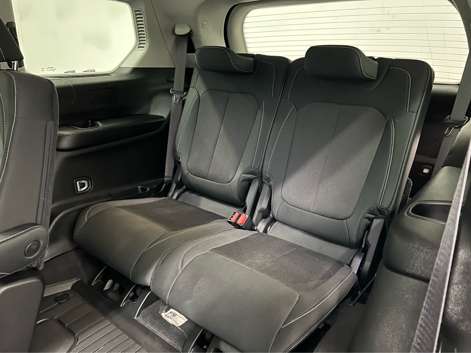 2023 Jeep Grand Cherokee Laredo photo 3