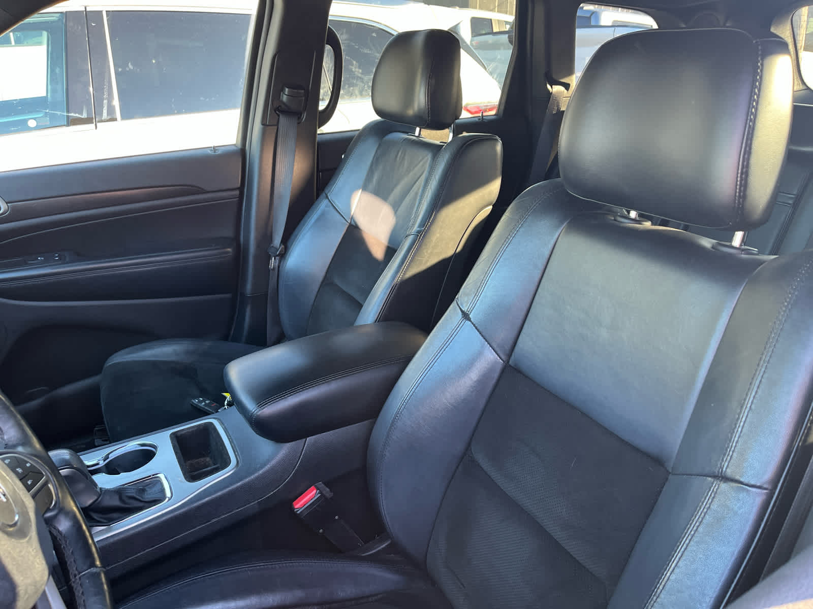 2017 Jeep Grand Cherokee Altitude photo 3