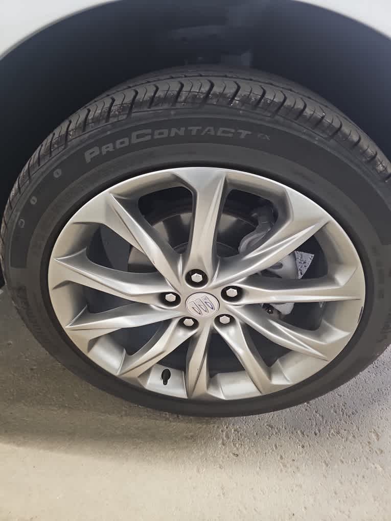 2024 Buick Encore GX Avenir photo 2