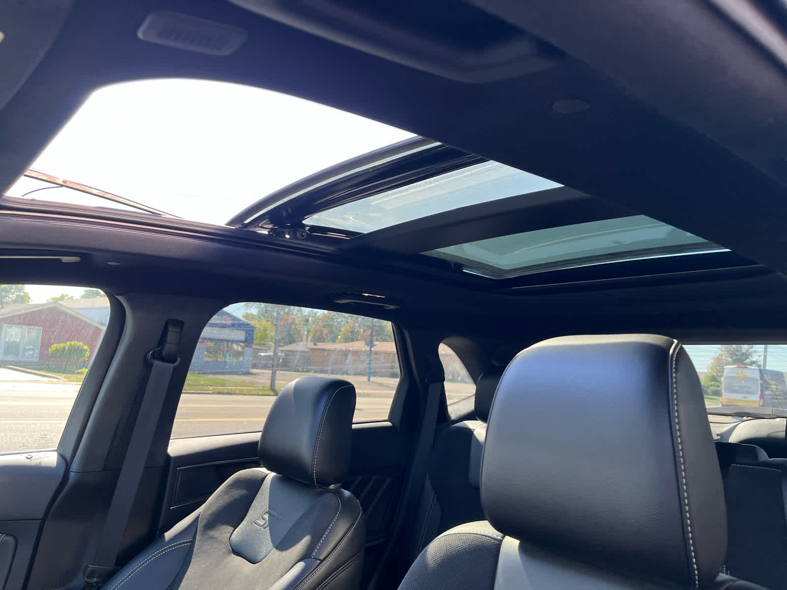 2021 Ford Edge ST photo 3
