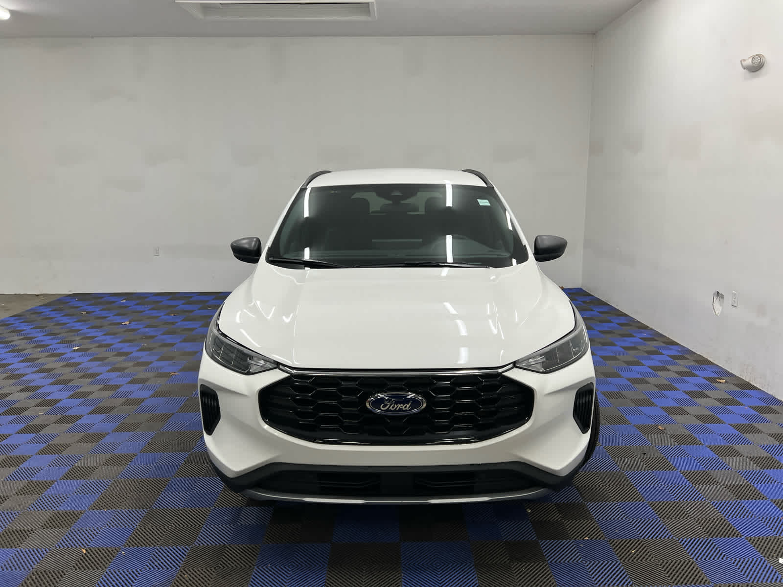 2025 Ford Escape ST-Line photo 2