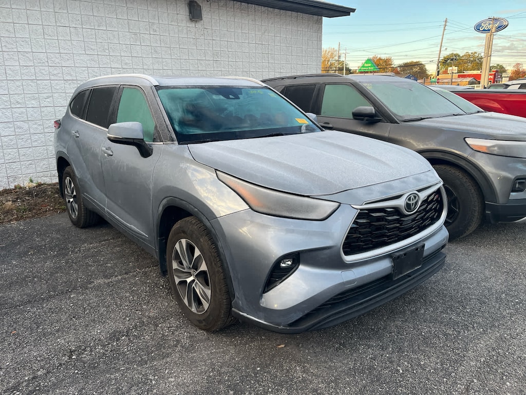 Used 2021 Toyota Highlander XLE SUV