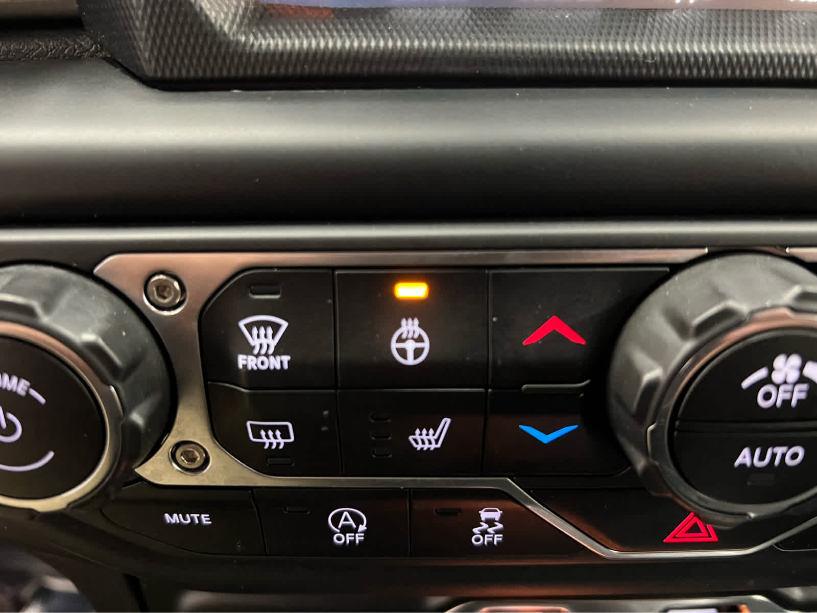 2022 Jeep Wrangler Unlimited Sahara photo 3