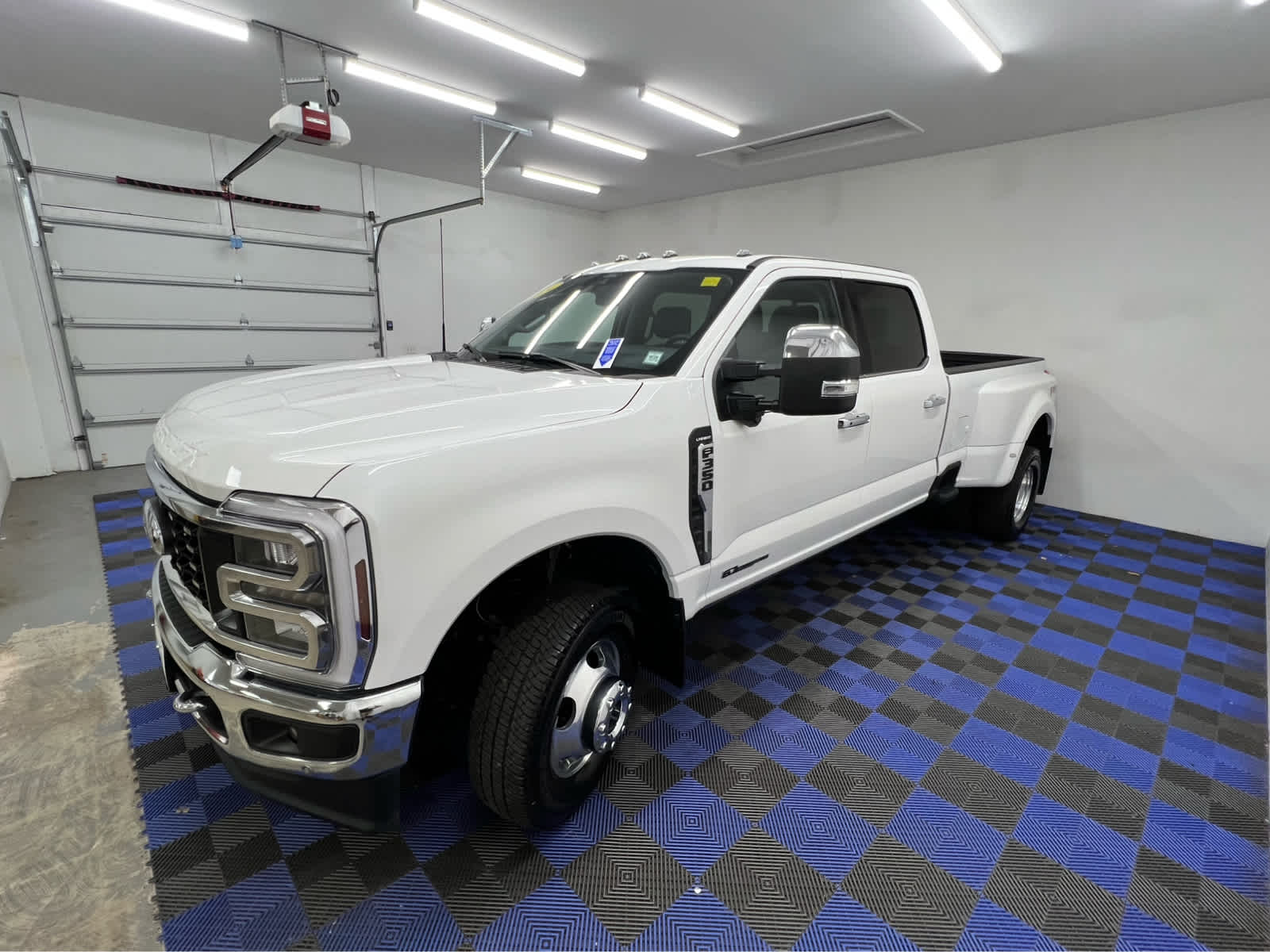 2024 Ford F-350 Lariat photo 3